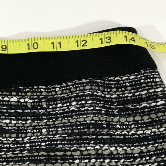 Tahari Boucle Metallic Print Skirt Size 4 - Picture 6 of 7